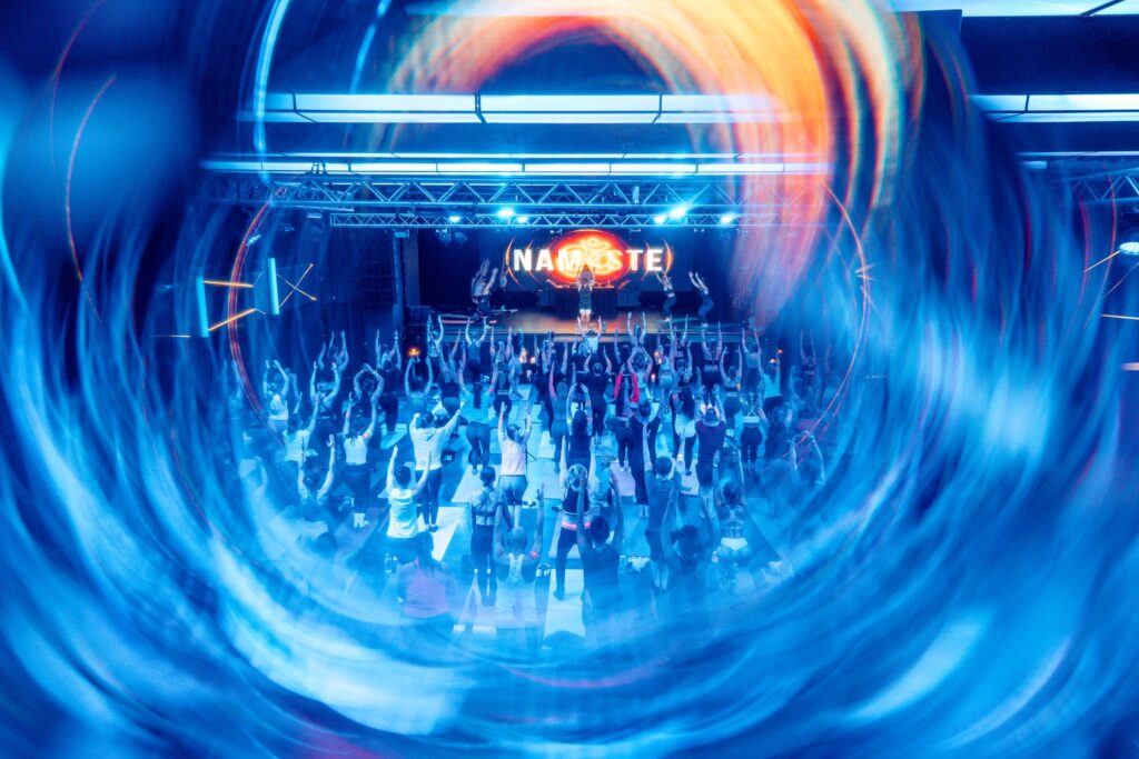 TECHNO YOGA // HALLOWEEN UV YOGA – Budapest