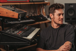 AkvaWaves pres.: OMRI SMADAR (LIVE)